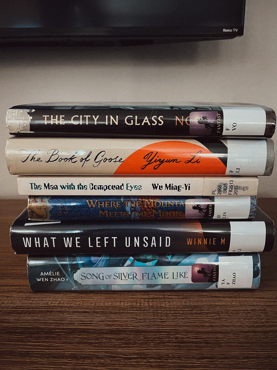 Saturday Shelfie consists of my hopefuls for the rest of 2025: all books by East-Asian authors I want to read. As you can see.. my TBR from a few weeks ago has been replaced LOL.